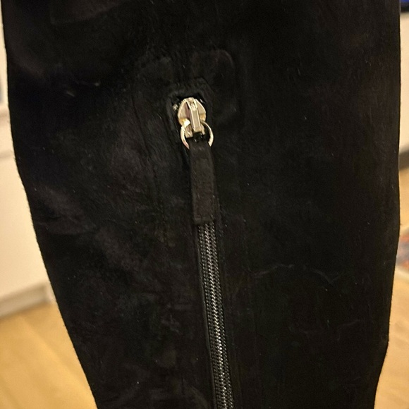 EVERYONE SHOULD OWN A PAIR of over the knee BLACK suede boots! with zipper - Picture 8 of 15